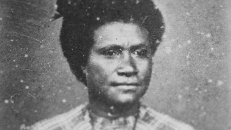 HORTENSE,_LA_REINE_DE_L_ÎLE_DES_PINS__image_01